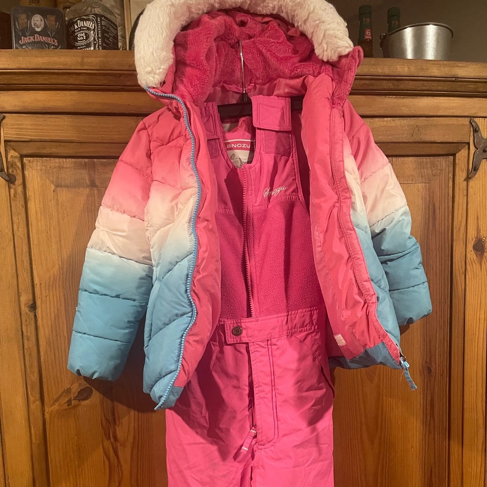 Girls size 6, Snozu bibs and coat.